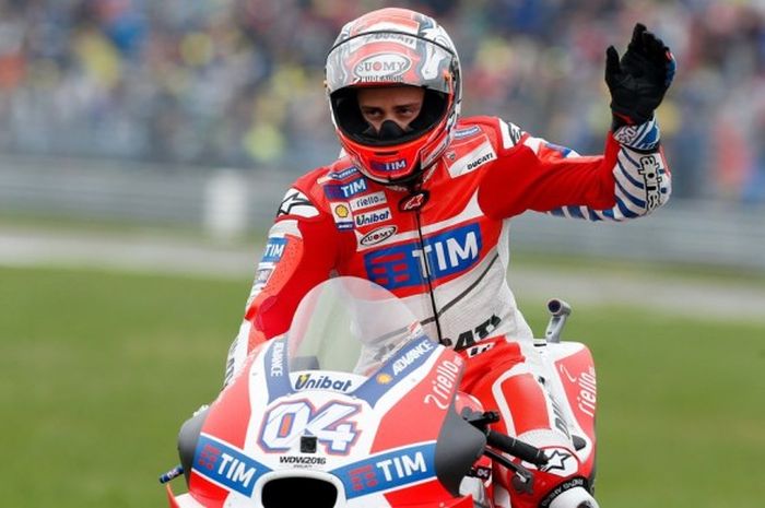 Pebalap Ducati, Andrea Dovizioso, saat menjalani sesi kualifikasi GP Belanda di Sirkuit Assen, 25 Juni 2016.