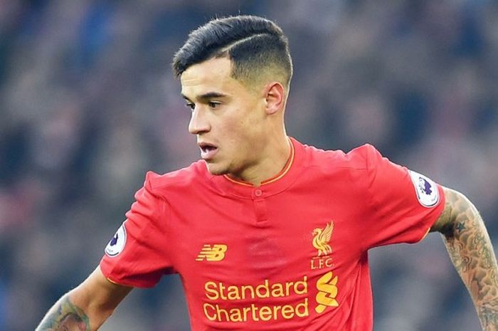 Aksi gelandang Liverpool, Philippe Coutinho, saat menggiring bola dalam laga lanjutan Premier League 2016-2017 melawan Sunderland di Stadion Anfield, Liverpool, pada 26 November 2016.