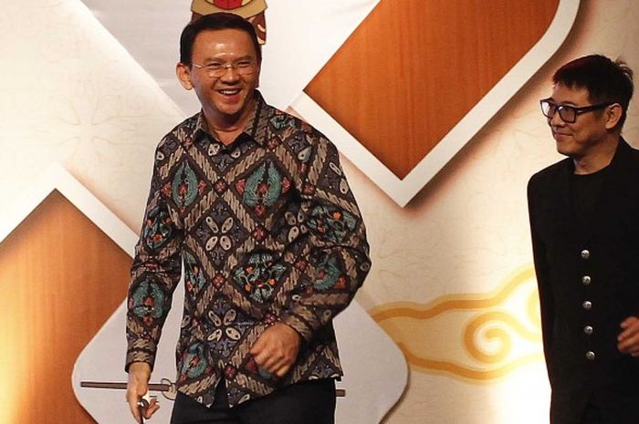 Basuki Tjahaja Purnama, Gubernur DKI Jakarta, bersama aktor Hollywood, Jet Li, menghadiri upacara pembukaan Kejuaraan Dunia Wushu 2015 yang digelar di JCC, Senayan, Jakarta, 13 November 2015.