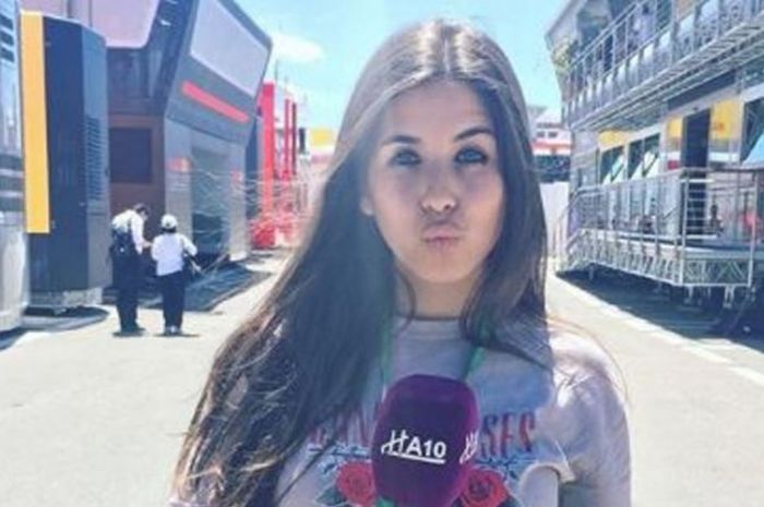 Paula Milla melakukan laporan untuk HA10 tentang GP Spanyol pada Formula 1 musim 2017, 13 Mei 2017.