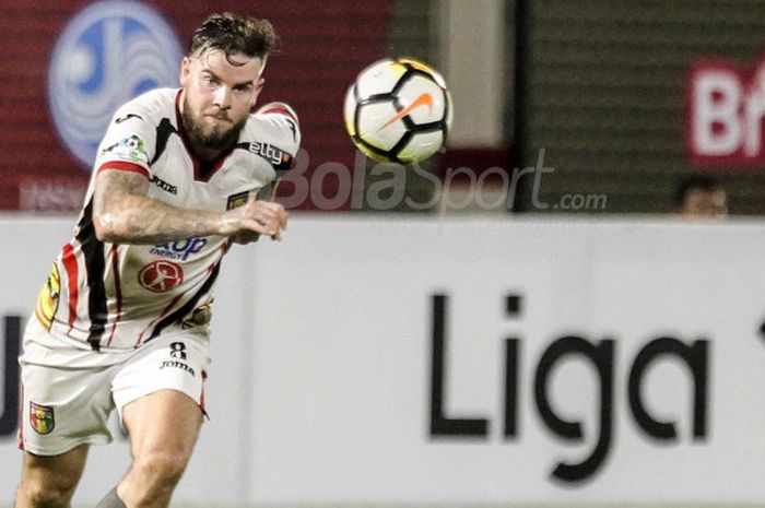 Singgung Persib Bandung Lewat Unggahan Instastory, Danny Guthrie Minta Maaf - Bolasport.com