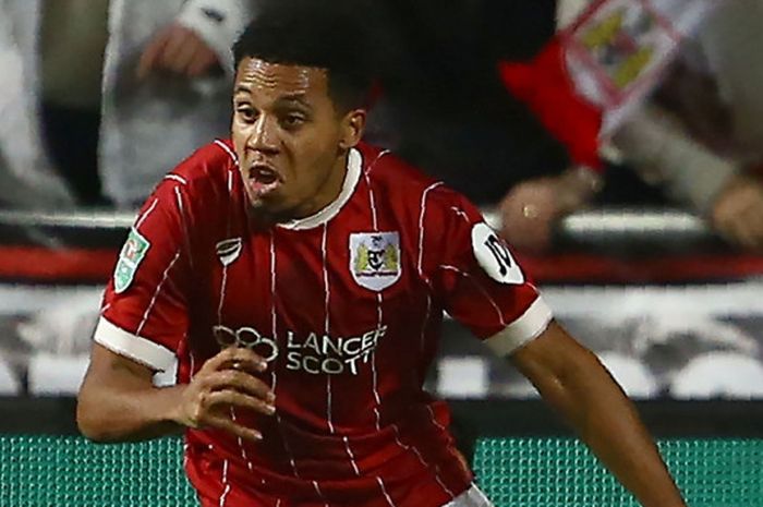 Ekspresi gelandang Bristol City, Korey Smith, sesaat setelah mencetak gol kemenangan timnya atas Manchester United pada laga perempat final Piala Liga Inggris 2017-2018 di Stadion Ashton Gate, Bristol, Inggris, pada Rabu (20/12/2017).