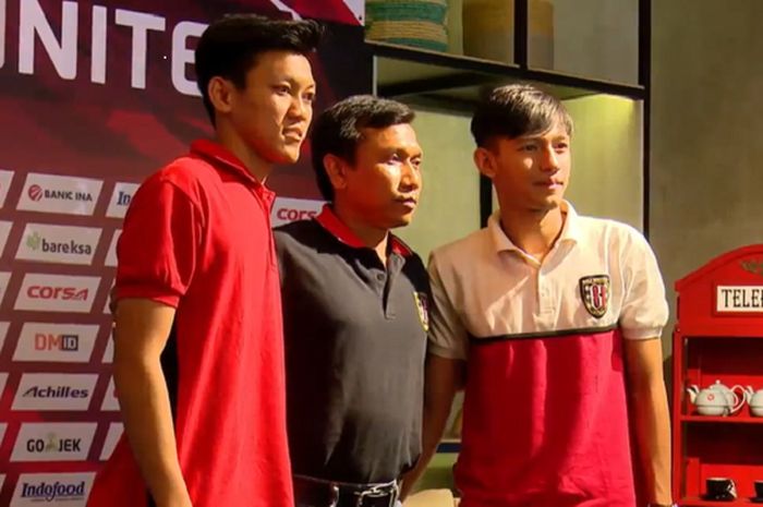 Feby Eka Putra dan Hanis Saghara saat dikenalkan ke Publik Bali United