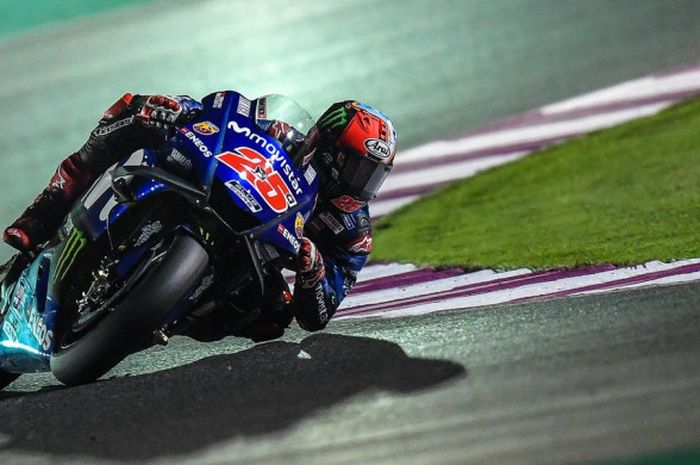 Pebalap Movistar Yamaha, Maverick Vinales, tampil sebagai yang tercepat dalam tes pramusim di Sirkuit Losail, Doha, Qatar, pada hari Kamis (1/3/2018).