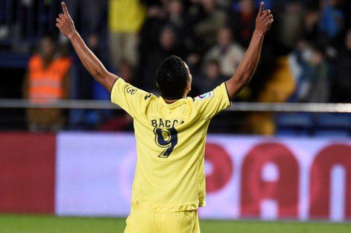 Striker Villarreal, Carlos Bacca, melakukan selebrasi setelah menjebol gawang Celta Vigo dalam partai Liga Spanyol di Estadio de la ceramica, Sabtu (28/4/2018)