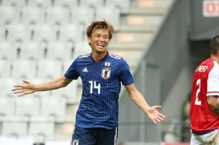 Wajah ceria gelandang Jepang, Takashi Inui seusai mencetak gol ke gawang Paraguay sebelum memulai perjuangan pada Piala Dunia 2018. Laga Jepang Vs Paraguay terlaksana di Stadion Tivoli-Neu, Innsbruck, Austria pada 12 Juni 2018. 