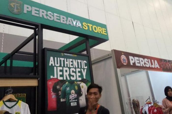 Stand Persija Jakarta dan Persebaya Surabaya di ISEF 2018, ICE BSD, Tangerang.
