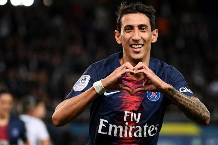 Pemain Paris Saint-Germain, Angel Di Maria melakukan selebrasi setelah mencetak gol ke gawang Saint-Etienne pada laga lanjutan Liga Prancis di Parc des Princes, Jumat (14/9/2018) waktu setempat.