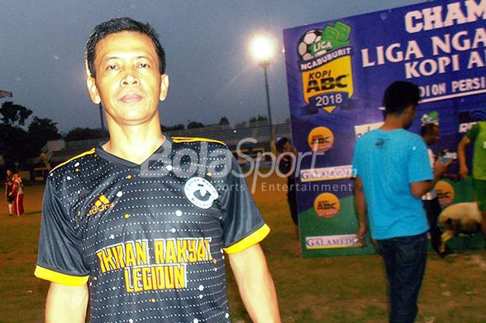 Mantan Kapten Persib Bandung, Dadang Hidayat, usai mengiktui Liga Ngabuburit 2018 yang digelar di Stadion Persib, Minggu (10/6/2018).