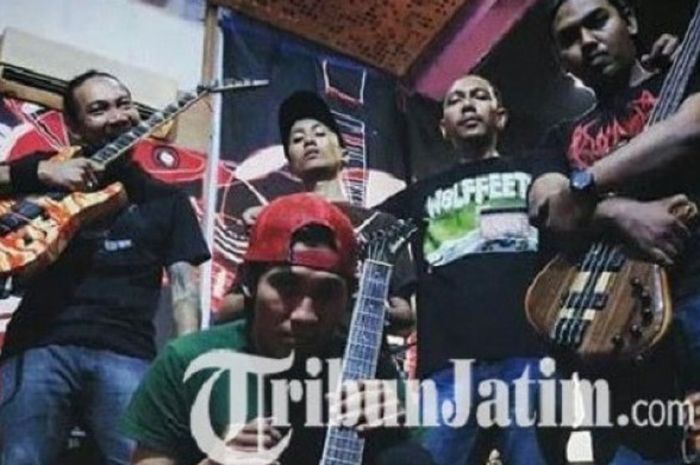 Bonek rocker asal Surabaya ini, ingin buatkan sebuah lagu untuk Persebaya