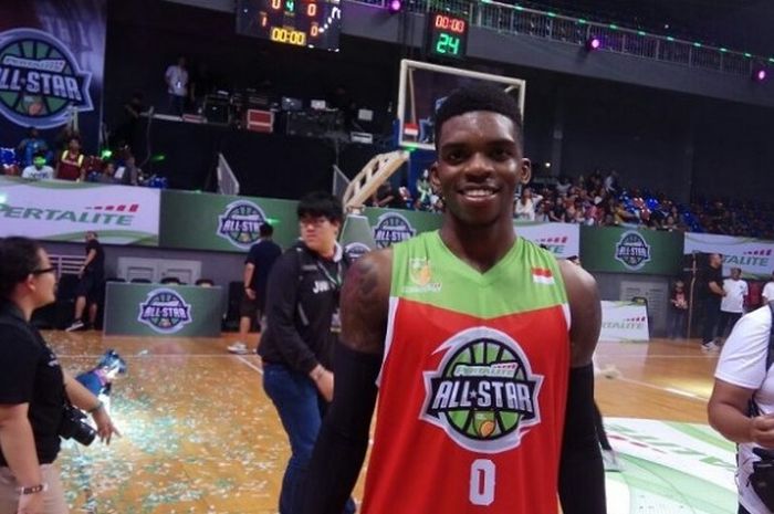 Bintang Satria Muda Pertamina Jakarta, Tyreek Jewell, tampil pada laga IBL Pertalite All-Star di BritAma Arena, Jakarta, Minggu (5/3/2017)