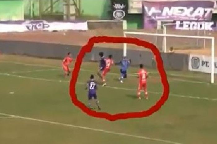 Gol Aldi Al Achya dianulis Wasit kala Persita Tangerang dijamu Persika Karawang, Jumat (18/8/2017).