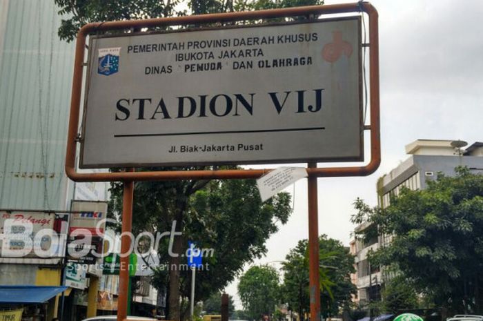 Papan nama Stadion VIJ yang ada di Jalan Biak, Jakarta Pusat yang diabadikan BolaSport.com pada akhir November 2017. 