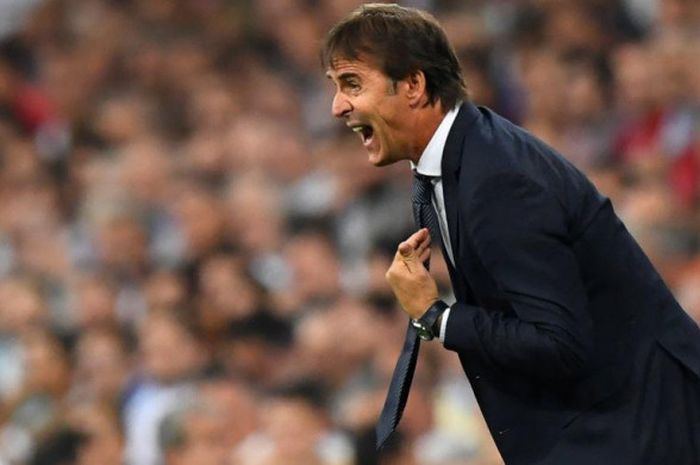 Reaksi pelatih Real Madrid, Julen Lopetegui, dalam partai Liga Champions melawan AS Roma di Santiago Bernabeu, Madrid, 19 September 2018.