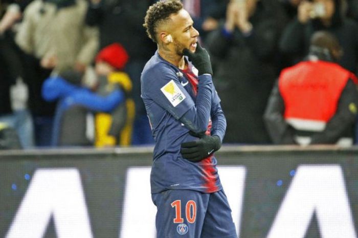 Megabintang Paris Saint-Germain, Neymar, dalam laga melawan Guingamp di Piala Liga Prancis, Kamis (10/1/2019)