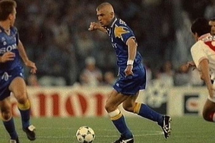 Penyerang Juventus, Fabrizio Ravanelli, beraksi pada laga final Liga Champions 1996 antara Ajax Amsterdam vs Juventus di Stadion Olimpico, Roma, 22 Mei 1996.