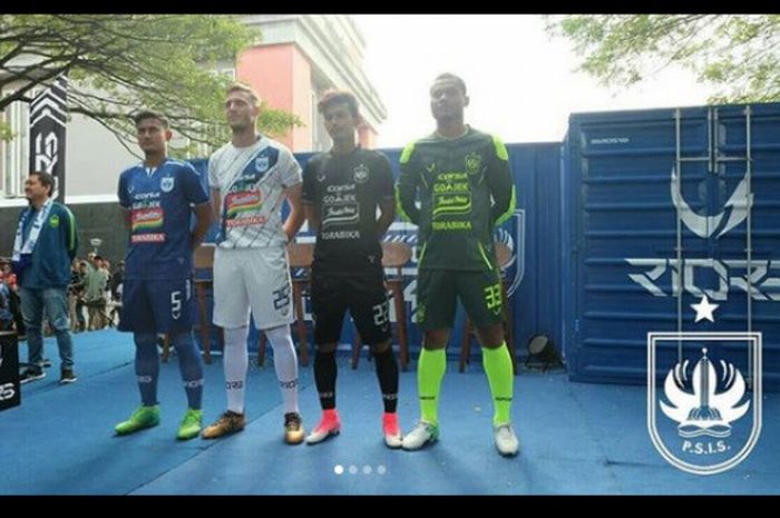 PSIS Semarang saat melakukan launching jersey.