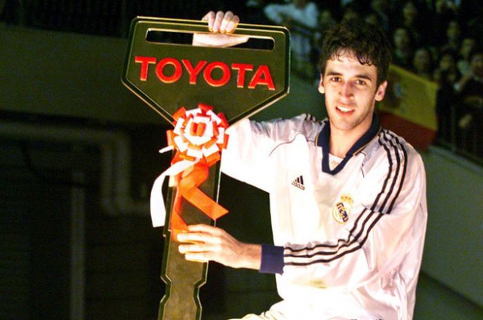 Raul Gonzalez, terpilih sebagai Pemain Terbaik di Piala Toyota 1998 di Tokyo pada 1 Desember 1998. Real Madrid mengalahkan Vasco da Gama 2-1
