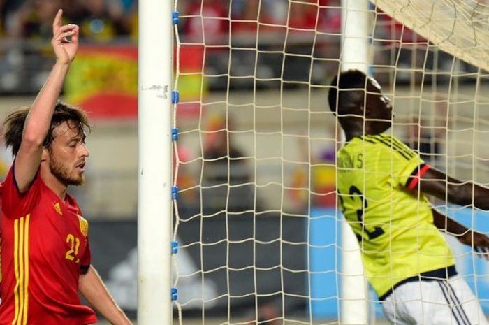 David Silva mencetak gol Spanyol ke gawang Kolombia di Stadion Nueva Condomina, Murcia, Rabu (7/6/2017).