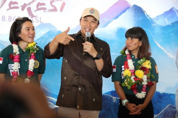 Usai mengibarkan Merah Putih di puncak Gunung Everest, Deedee dan Hilda tiba di Terminal II Bandara Soekarno Hatta, Jumat (1/6/2018).