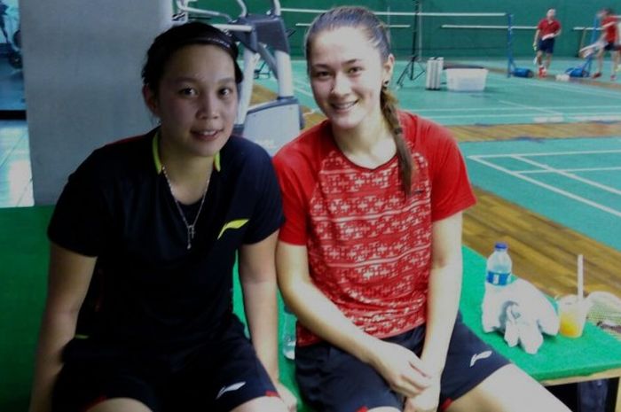 Pasangan ganda putri Australia, Setyana Mapasa/Gronya Somerville, berfoto bersama di sela-sela latihan di Pelatnas PBSI, Cipayung, Jakarta Timur, Rabu (25/5/2016).