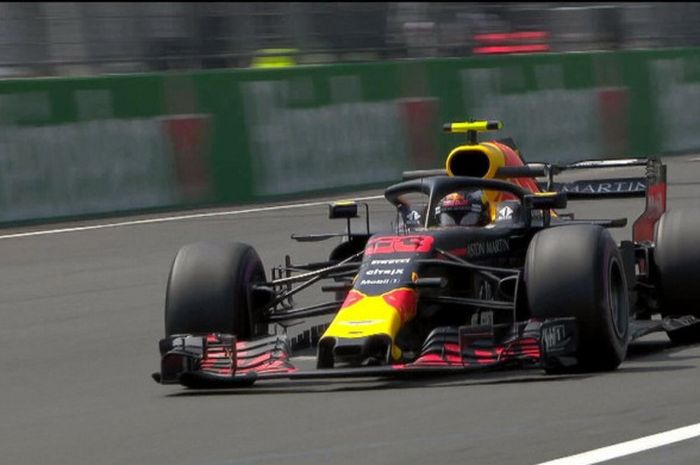 Max Verstappen (Red Bull Racing) saat tampil dalam sesi FP2 F1 GP Meksiko 2018 yang digelar pada Sabtu (27/10/2018) dini hari WIB.