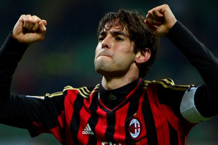 Pemain AC Milan, Kaka, merayakan gol yang dia cetak ke gawang Chievo dalam laga Liga Italia di Stadion San Siro, Milan, pada 29 Maret 2014. 