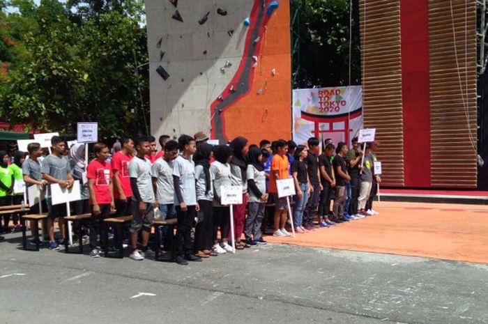 Atlet panjat tebing yang tampil pada Kejurnas XVII Panjat Tebing 2018 di Solo Sport Climbing, Komplek Stadion Manahan, Solo, Rabu (28/11/2018).