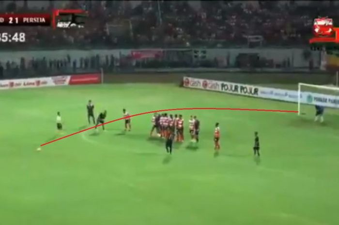 Gol Marko Simic, ke gawang Madura United pada ajang Suramadu Super Cup 2018 di Stadion Gelora Bangkalan, Senin (8/12/2018).