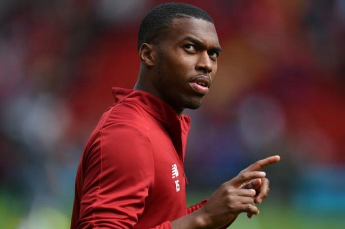 Reaksi Daniel Sturridge saat melakukan pemanasan jelang duel Liga Inggris antara Liverpool dan Cryst