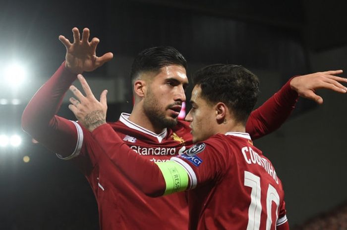  Gelandang Liverpool FC, Philippe Coutinho (kanan), merayakan golnya bersama Emre Can dalam laga Gru