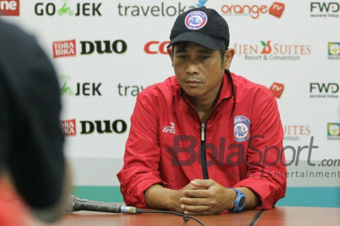 Pelatih Arema FC, Joko Susilo, menjalani jumpa pers setelah laga Liga 1 kontra PS TNI di Stadion Kanjuruhan, Malang, Sabtu (14/10/2017).