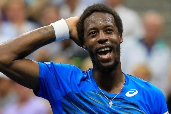 Petenis Prancis, Gael Monfils, merayakan kemenangan atas rekan senegara, Lucas Pouille, pada babak perempat final AS Terbuka di USTA Billie Jean King National Tennis Center, New York, Selasan (6/9/2016).