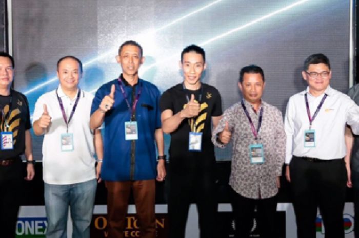 Lee Chong Wei (tengah) saat meresmikan Datuk Wira Lee Chong Wei Badminton Academy