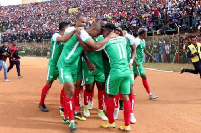 Pemain timnas Madagaskar bersuka cita di pinggir lapangan usai mencetak gol ke gawang Senegal dalam pertandingan kualifikasi Piala Afrika 2019 yang berlangsung di Antananarivo, pada 9 September 2018