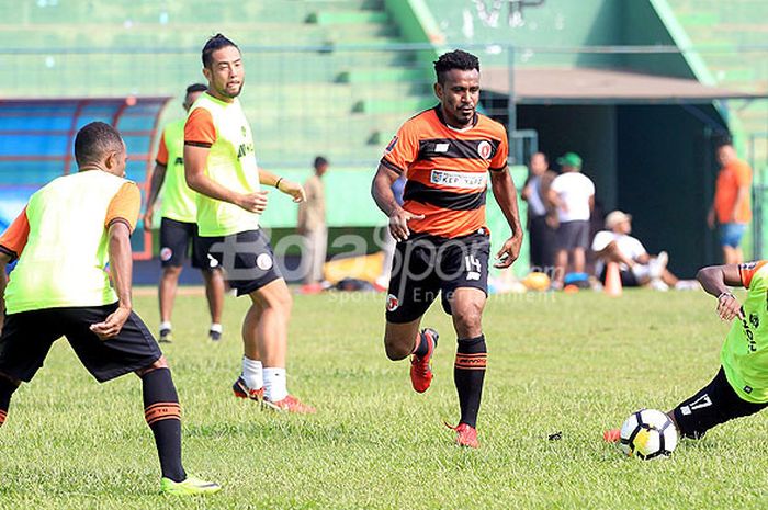 Pemain Perseru Serui tengah berlatih di Stadion Gajayana Malang, Jawa Timur, Rabu (16/05/2018) pagi.