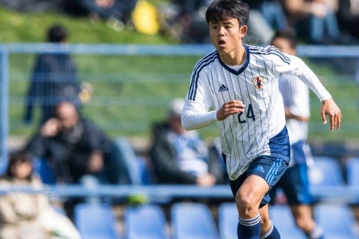 Takefusa Kubo saat membela Jepang U-20 dalam laga kontra MSV Duisburg di kota Duisburg, 26 Maret 2017 