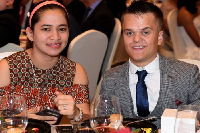 Peraih penghargaan pebulu tangkis para-badminton putri terbaik 2018, Leani Ratri Oktila (Indonesia), pemain para-badminton putra terbaik Jack Shephard (Inggris) di gala dinner BWF World Tour Finals 2018.