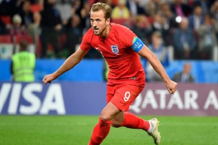 Penyerang Inggris, Harry Kane,  melakukan selebrasi setelah mencetak gol lewat eksekusi tendangan penalti pada pertandingan Kolombia melawan Inggris babak 16 besar Piala Dunia 2018 di Otkrytiye Arena, Selasa (3/7/2018) waktu setempat.