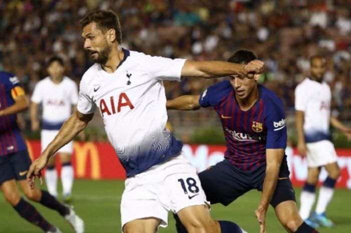 Penyerang Tottenham Hotspur, Fernando Llorente, merayakan gol yang dicetak timnya ke gawang Barcelona dalam lanjutan ICC 2018, Minggu (29/7/2018), di Stadion Rose Bowl, Amerika Serikat.