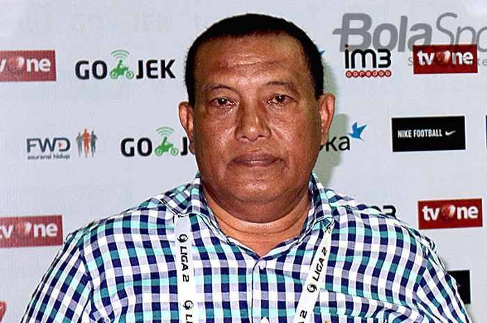 Pelatih Persik Kediri, Riono Asnan, berbicara kepada media dalam konfrensi pers usai laga melawan Yahukimo FC dalam laga play-off Grup F Liga 2 di Stadion Gelora Delta Sidoarjo, Jawa Timur Rabu (11/10/2017) malam.