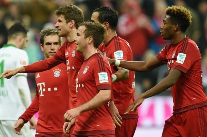 Para pemain Bayern Muenchen merayakan gol Thomas Mueller saat menghadapi Werder Bremen dalam pertandingan pekan ke-25 Bundesliga di Allianz Arena, Sabtu (12/3/2016) waktu setempat. 