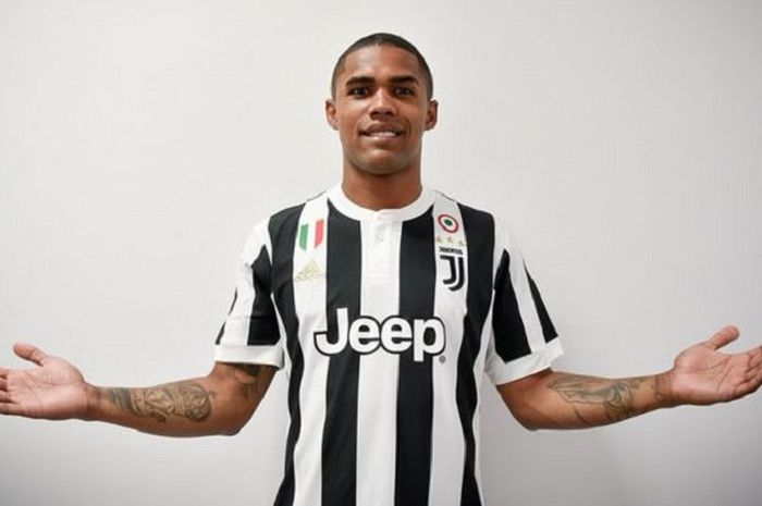 Winger baru Juventus, Douglas Costa.