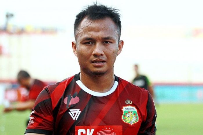 Wahyu Tri Nugroho, saat melawan Persipura dalam laga home pekan ke 14 Torabika Soccer Championship di Stadion Gelora Delta Sidoarjo, Jawa Timur (05/08/2016).