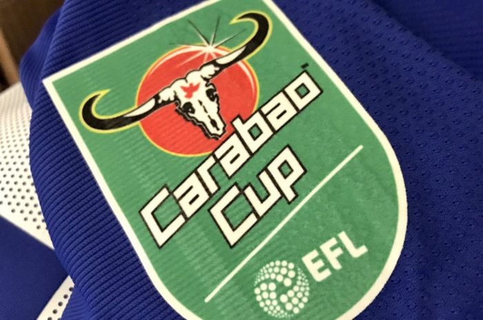 Logo Piala Liga Inggris  (Carabao Cup) di jersey Chelsea. 