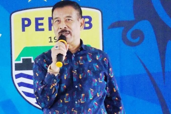  Manajer Tim Persib Bandung, Umuh Muchtar. 