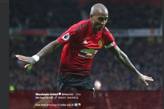 Selebrasi Ashley Young saat mencetak gol ke gawang Fulham pada lanjutan Liga Inggris pekan ke-16 di Stadion Old Trafford, Sabtu (8/12/2018).