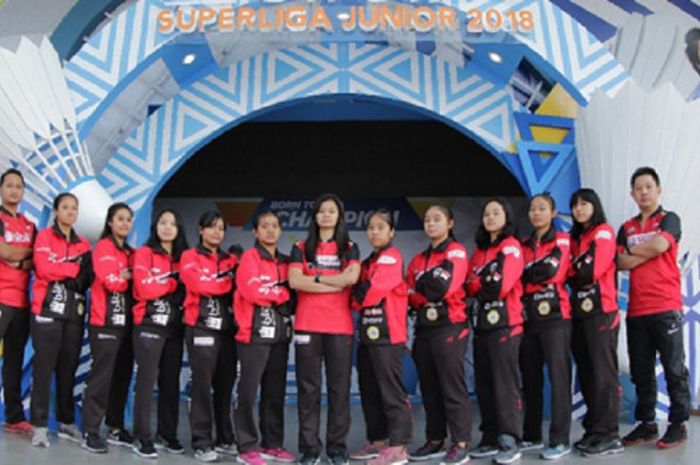 Tim bulu tangkis putri PB Djarum berpose sebelum tampil pada Superliga Junior 2018.