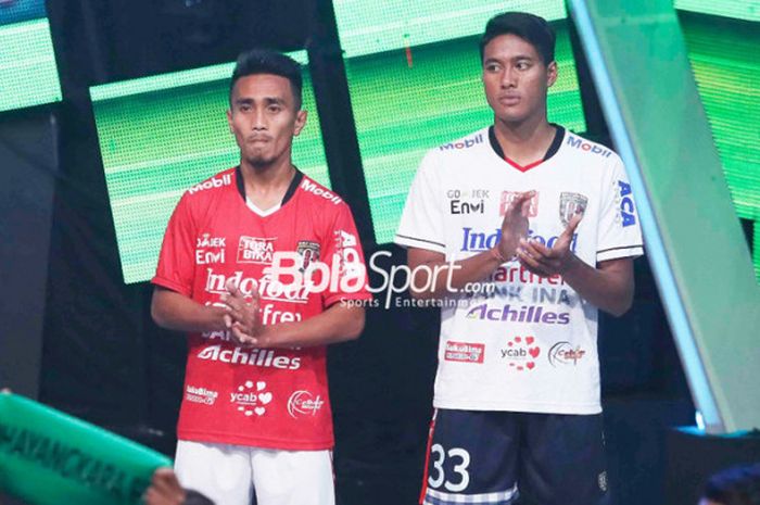 Pemain Bali United, M. Taufiq (kiri) dan I Made Andhika Wijaya, dalam acara peluncuran Liga 1 2018 di Studio 5 Indosiar, Senin (19/3/2018)  