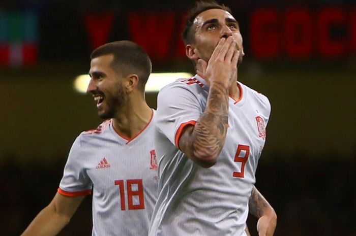 Paco Alcacer merayakan golnya untuk timnas Spanyol ke gawang Wales dalam partai uji coba di Stadion Millennium Cardiff, 11 Oktober 2018.